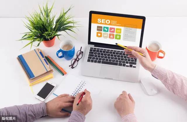 宝宝遇到漂亮空姐眼睛都看直了